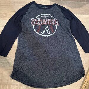 MAJESTIC THREADS MENS 3/4 SLEEVE ATLANTA BRAVES WORLD SERIES T SHIRT LARGE